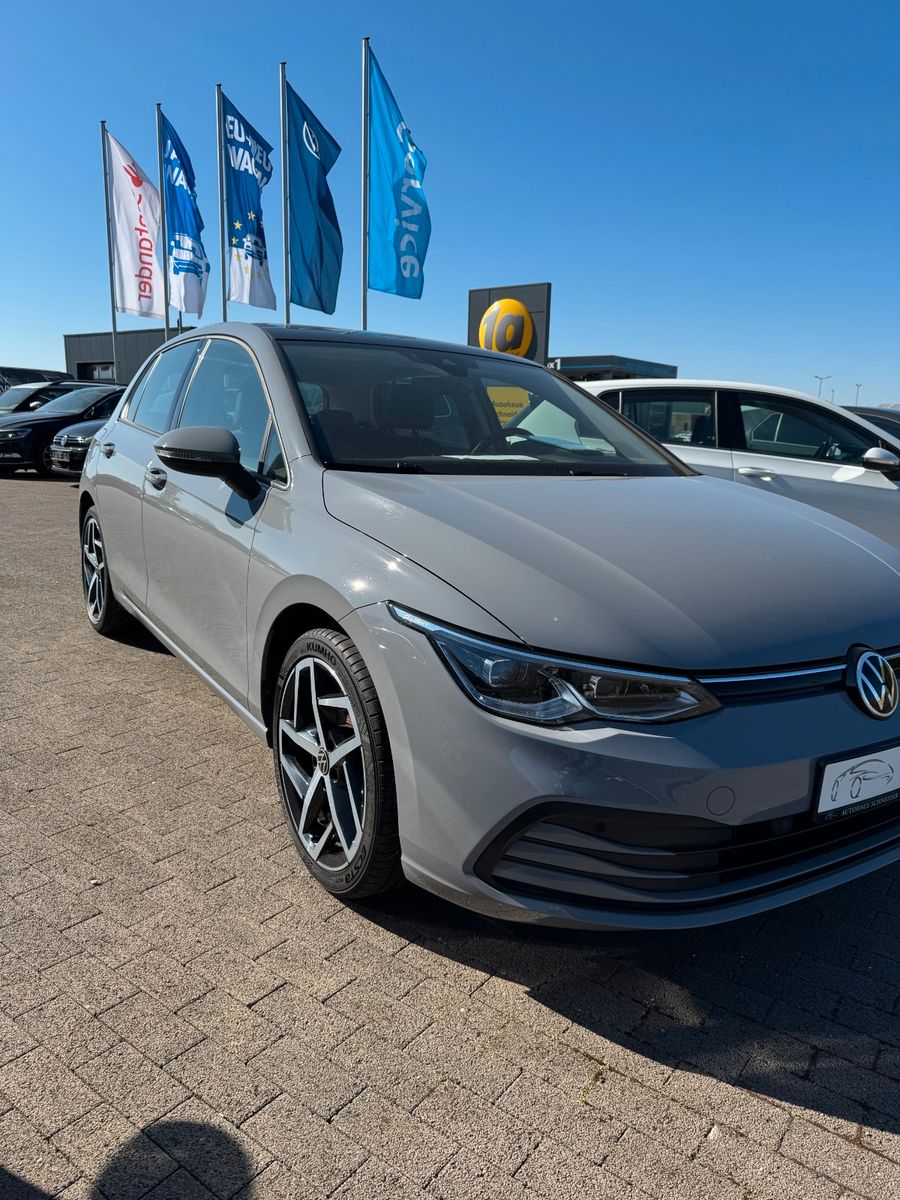Volkswagen Golf 1.5 TSI Life - Samsaru's Car Outlet