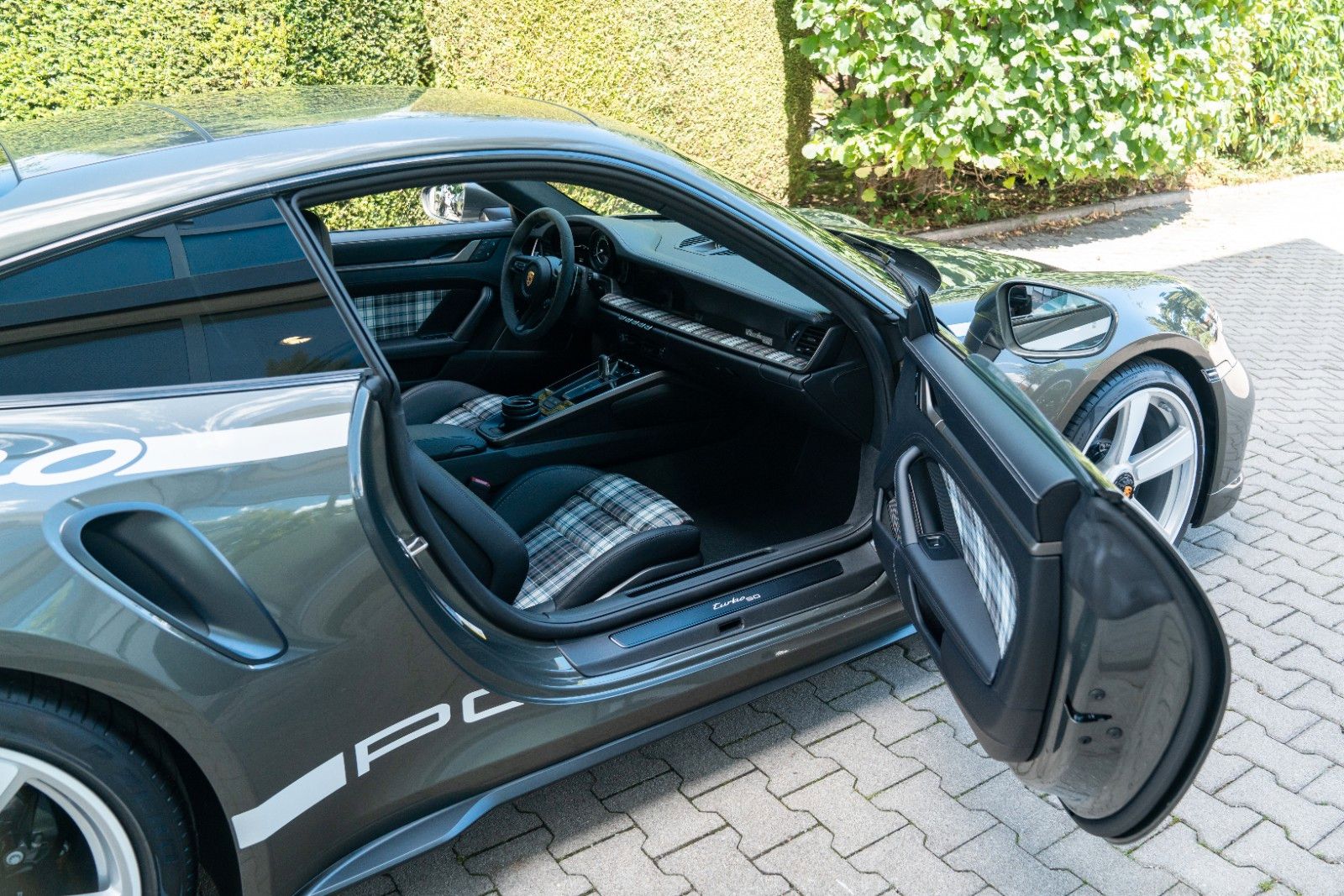 Porsche 992 Turbo 50 Jahre/ HERITAGE PAK/ NACHT/ BURMEST