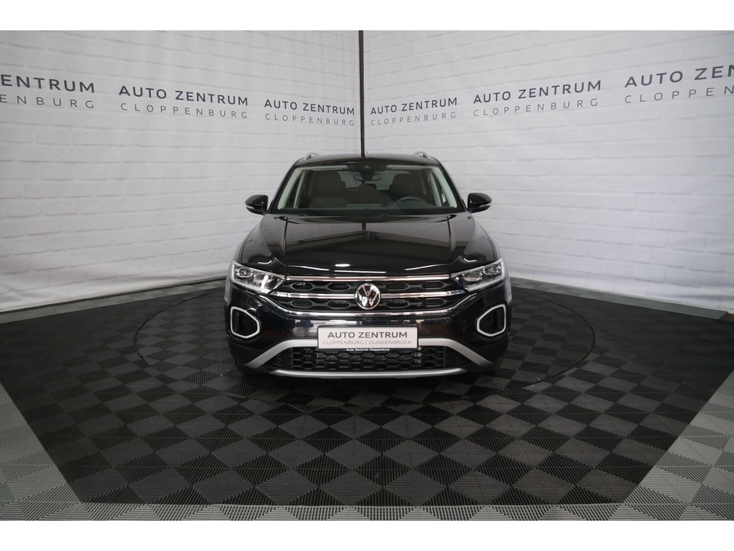 Volkswagen T-Roc Style 1.5 TSI - Samsaru's Car Outlet
