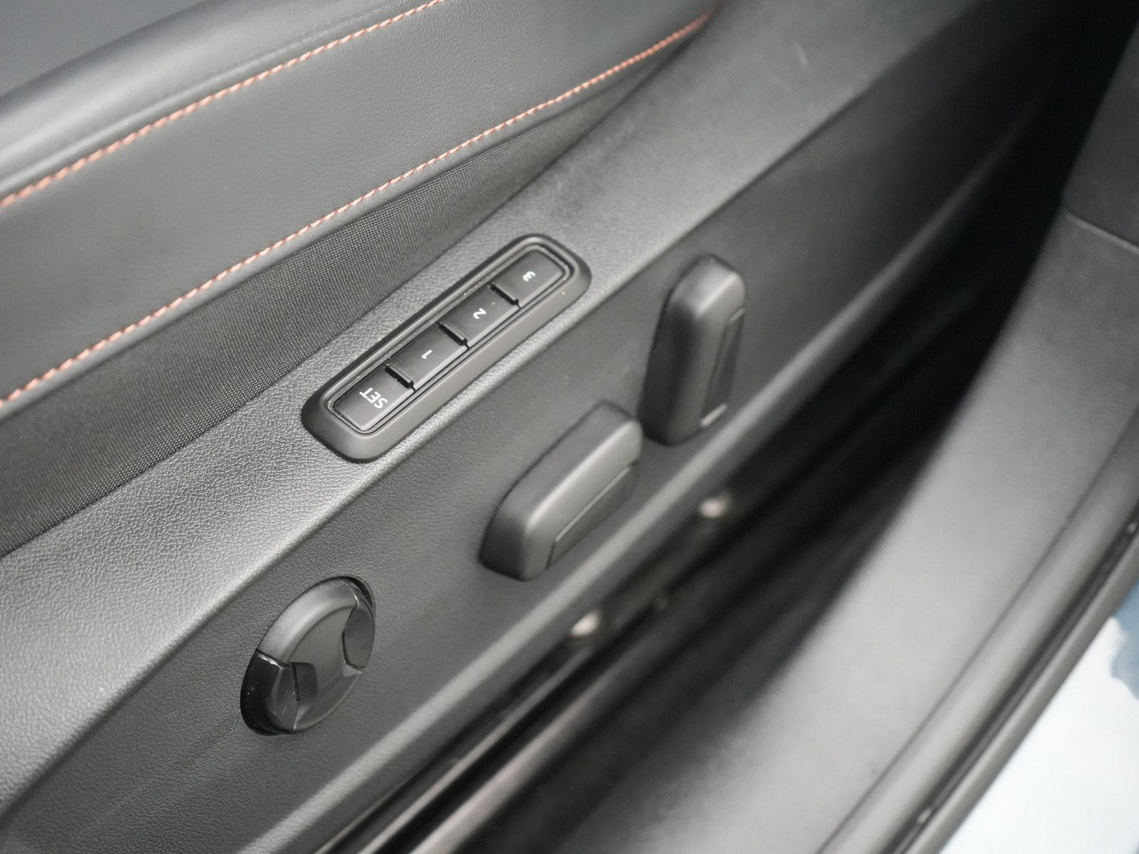 Cupra Formentor VZ DSG PANO NAVI AHK ACC BEATS LEDER