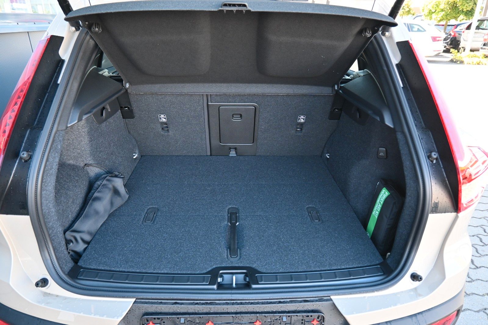 Volvo XC40 B4 DKG Plus Dark*FSHZG*360°*ACC*Allwetter