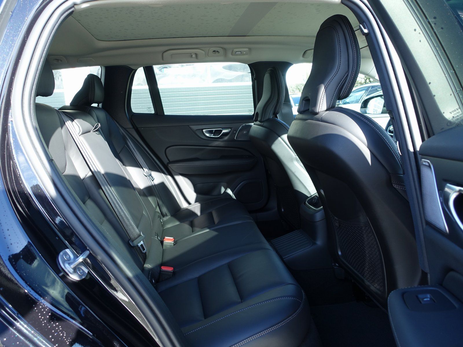 Volvo V60 Ultra T8 AWD Plug-in Hybrid/360°Cam/Massage