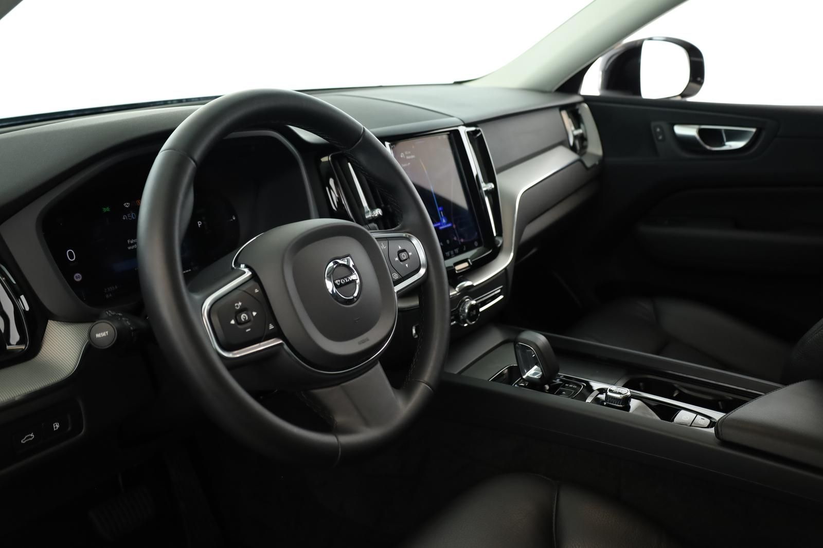 Volvo XC60 Recharge T6 AWD Core Pano Kam STHZ 20" AHK