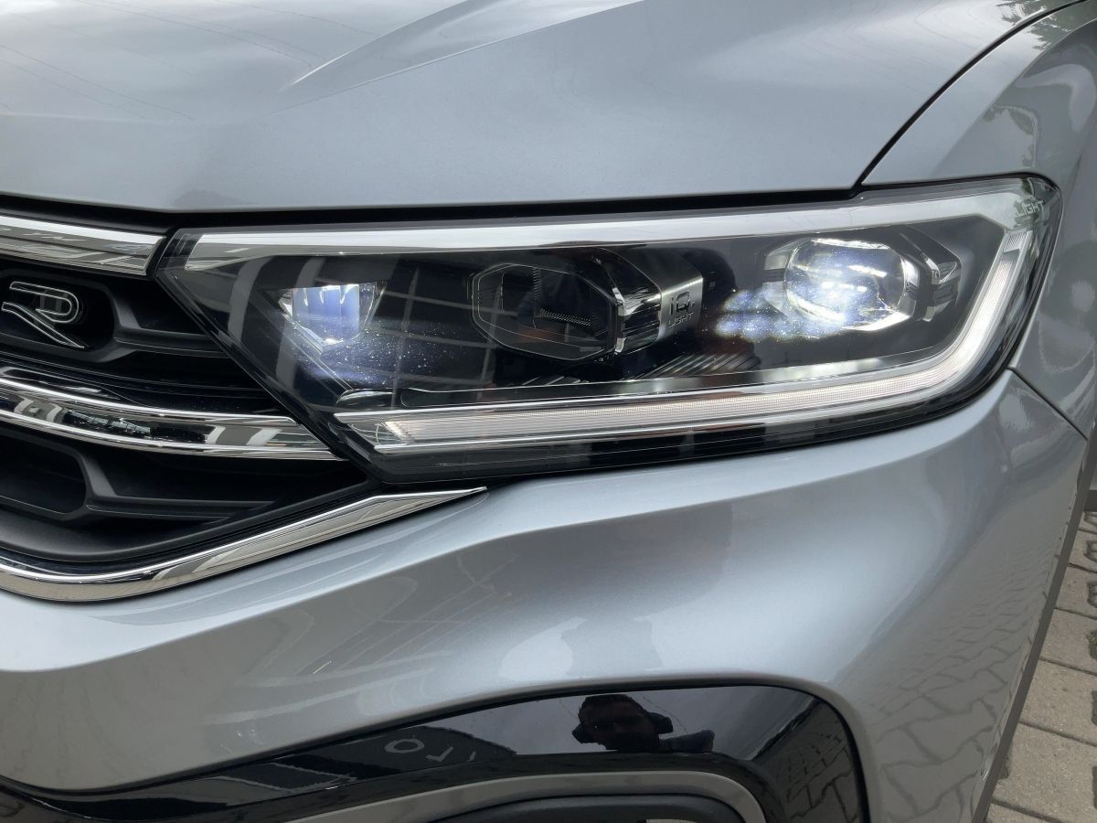 Volkswagen T-Roc 1.5 TSI DSG R-LINE - Samsaru's Car Outlet