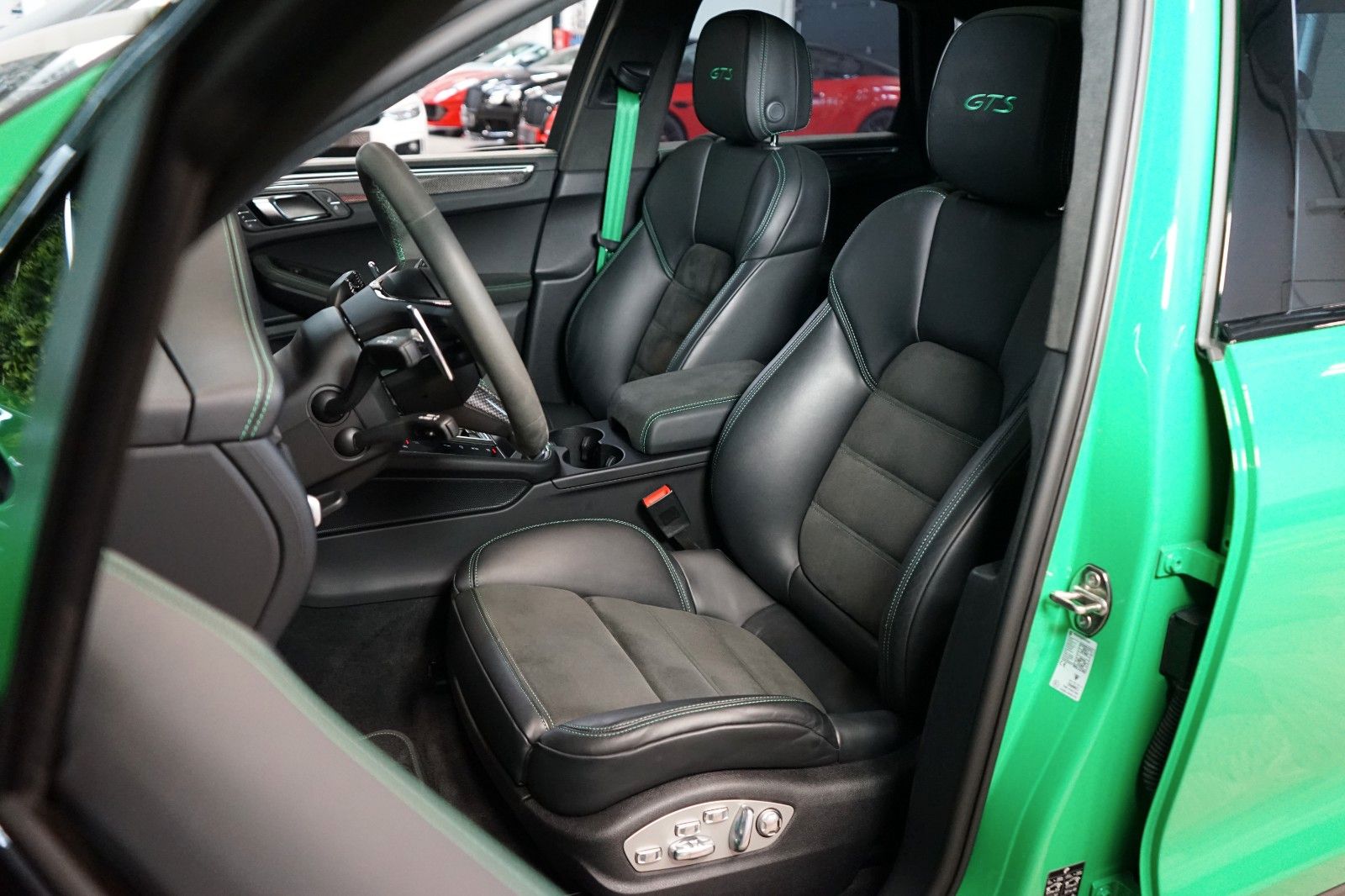 Porsche GTS - Samsaru's Car Outlet