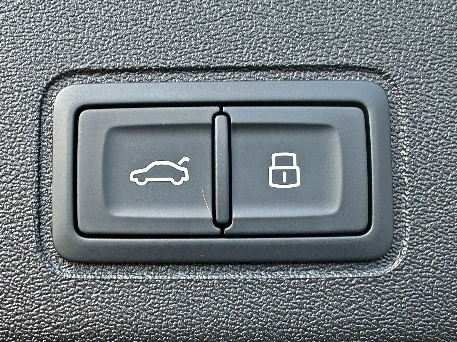 Audi Q3 SUV e-hybrid AHK S-LINE PANO TECH PRO MATRIX