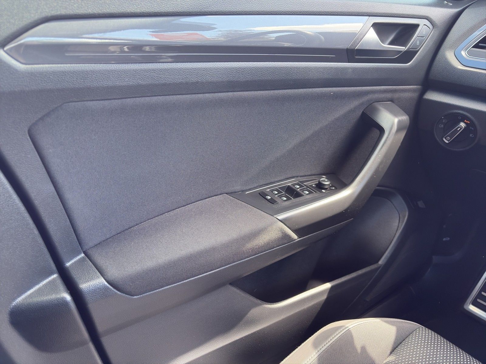 Volkswagen T-Roc 1.5 TSI DSG Sport - Samsaru's Car Outlet