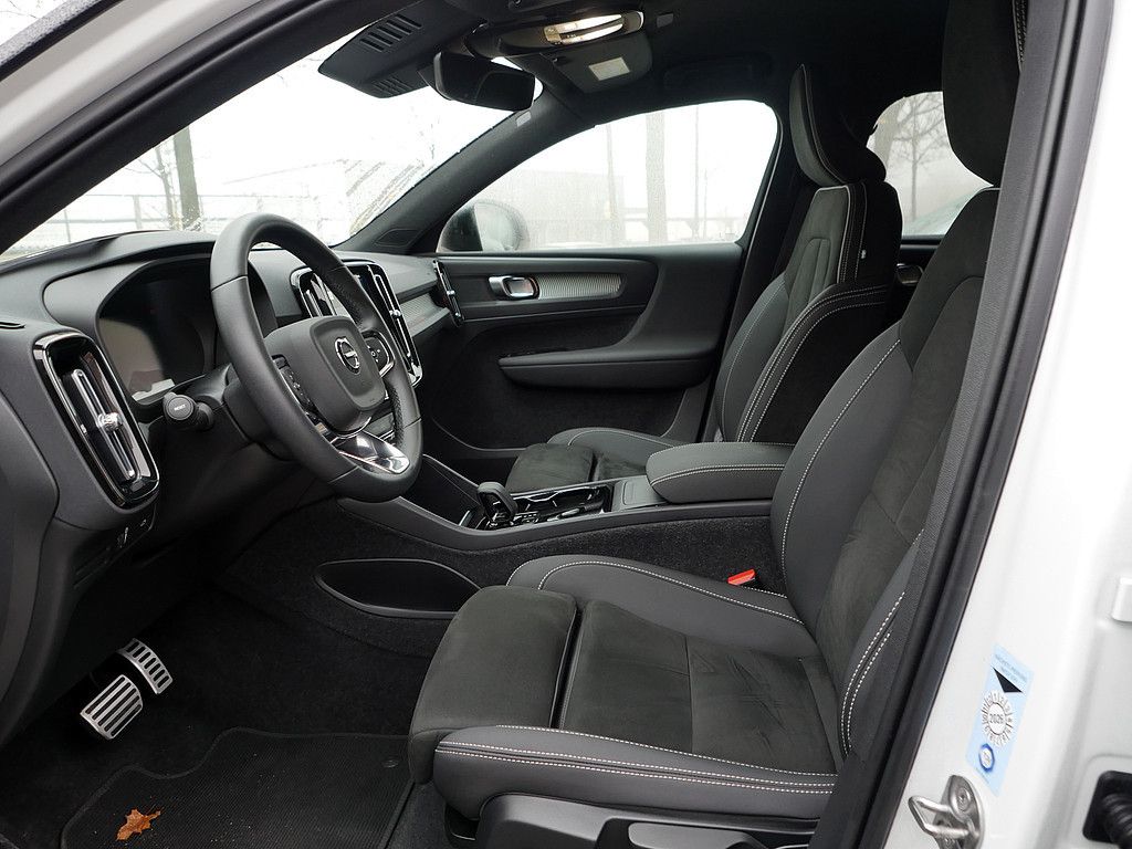 Volvo XC40 Plus Recharge Pure Electric AHK
