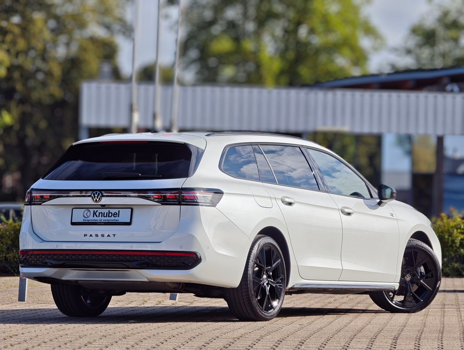 Volkswagen Passat Variant R-Line eHybrid Leder*AHK*Pano*Mat