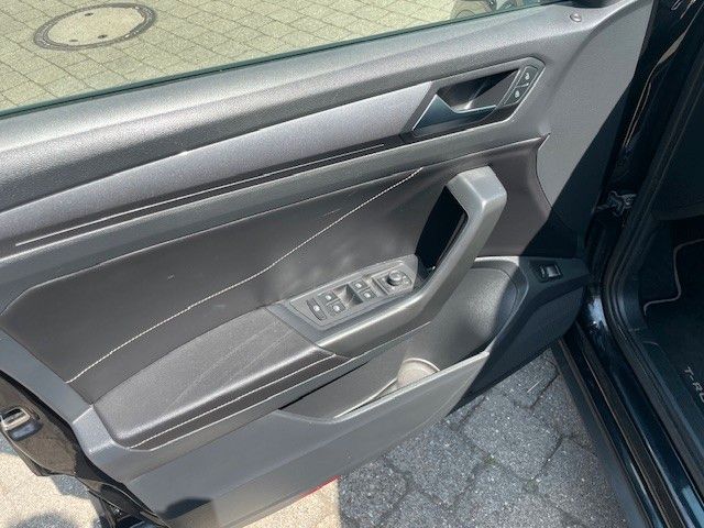 Volkswagen T-Roc 1.5 TSI Style - Samsaru's Car Outlet