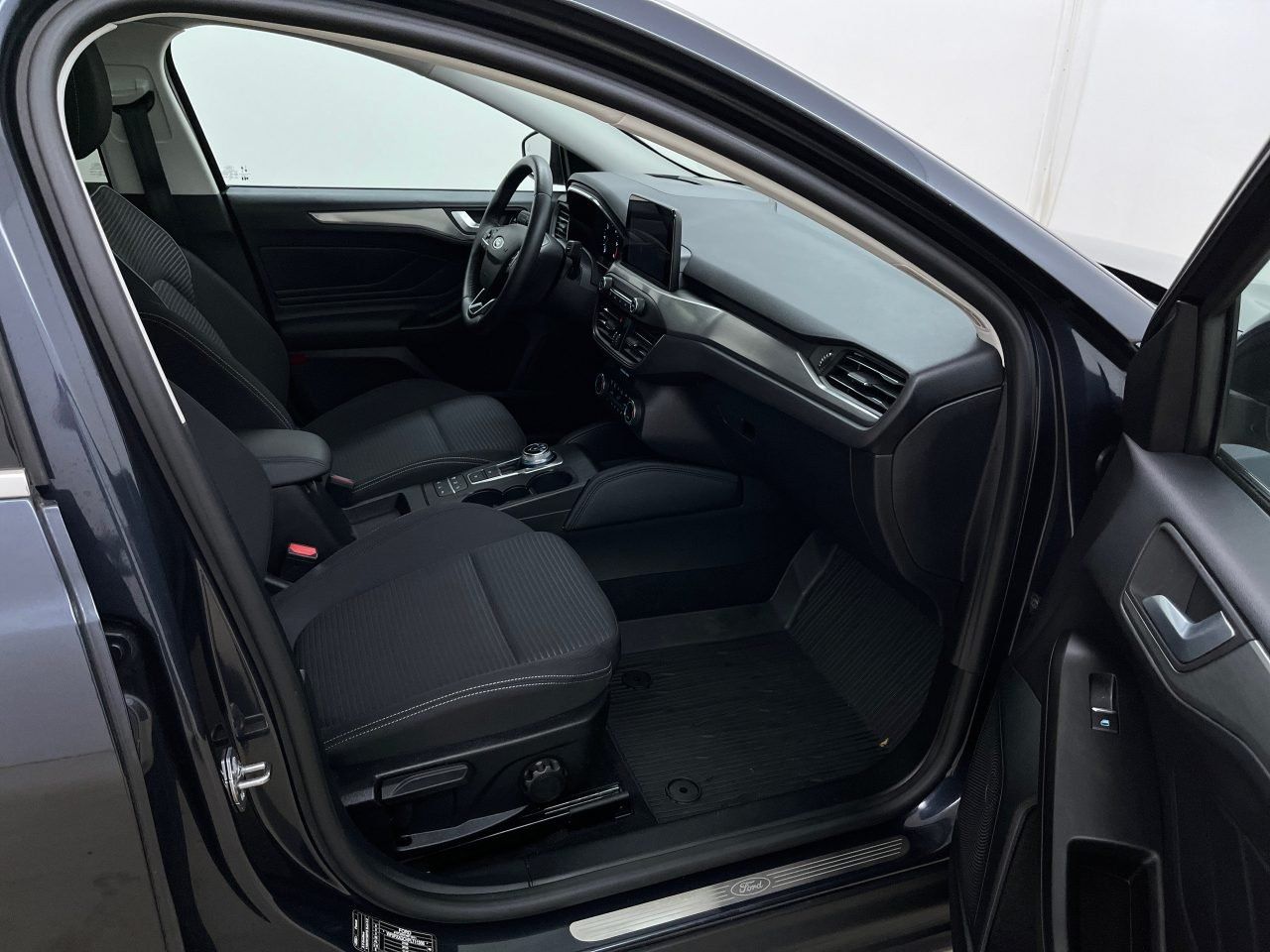 Ford Focus 2.0 EcoBlue Titanium - Samsaru's Car Outlet
