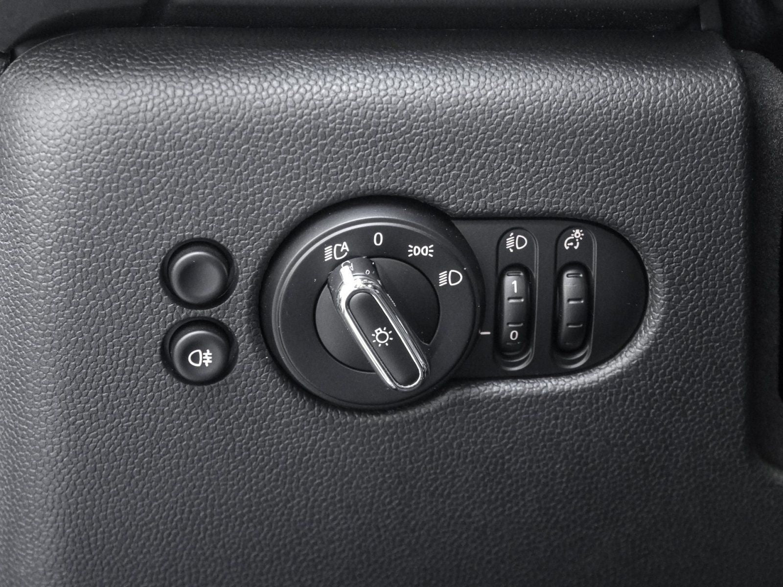 MINI Cooper S YOUNIQUE - Samsaru's Car Outlet