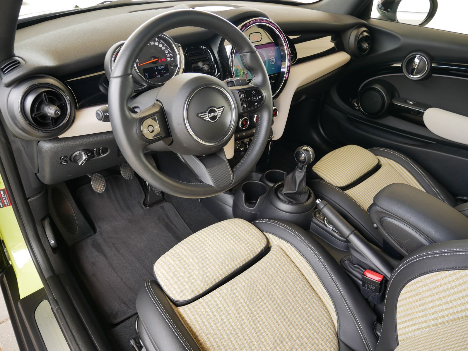 MINI Cooper Cabrio - Samsaru's Car Outlet