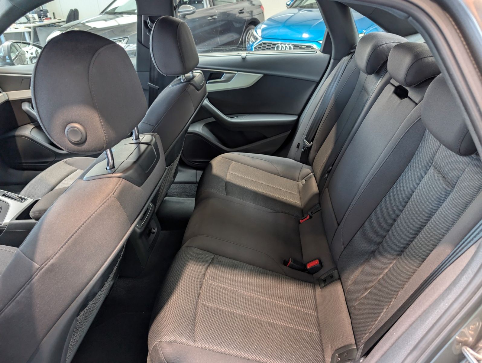 Audi A4 Lim 40 TDI S tronic advanced - Samsaru's Car Outlet