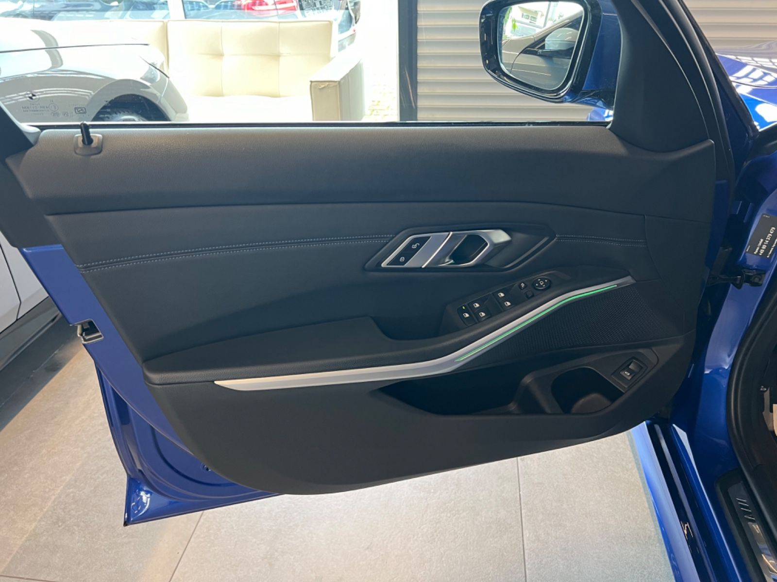 BMW 320 d xDrive M Sport - Samsaru's Car Outlet