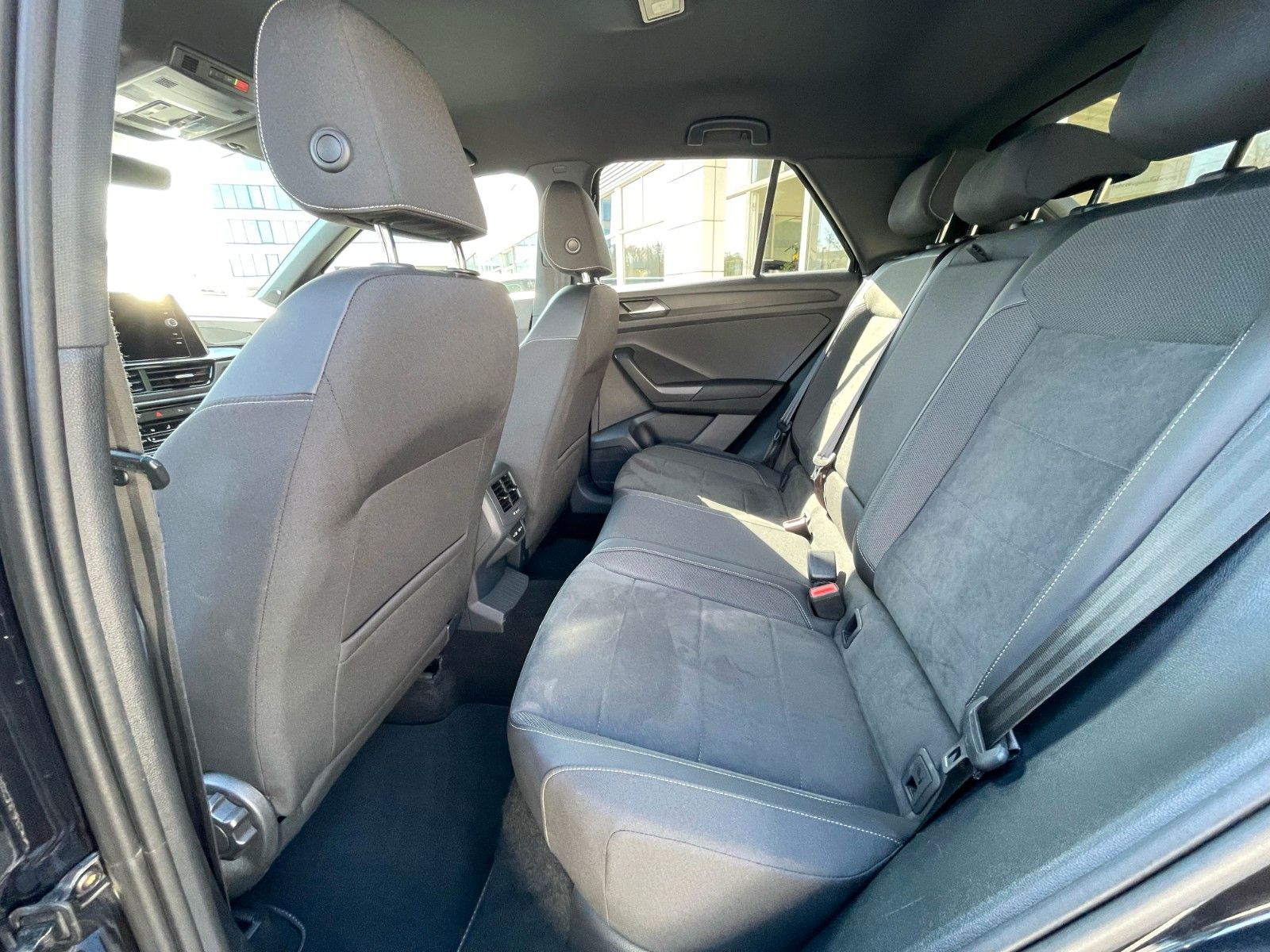 Volkswagen T-Roc R-Line 2.0 TSI Allrad - Samsaru's Car Outlet
