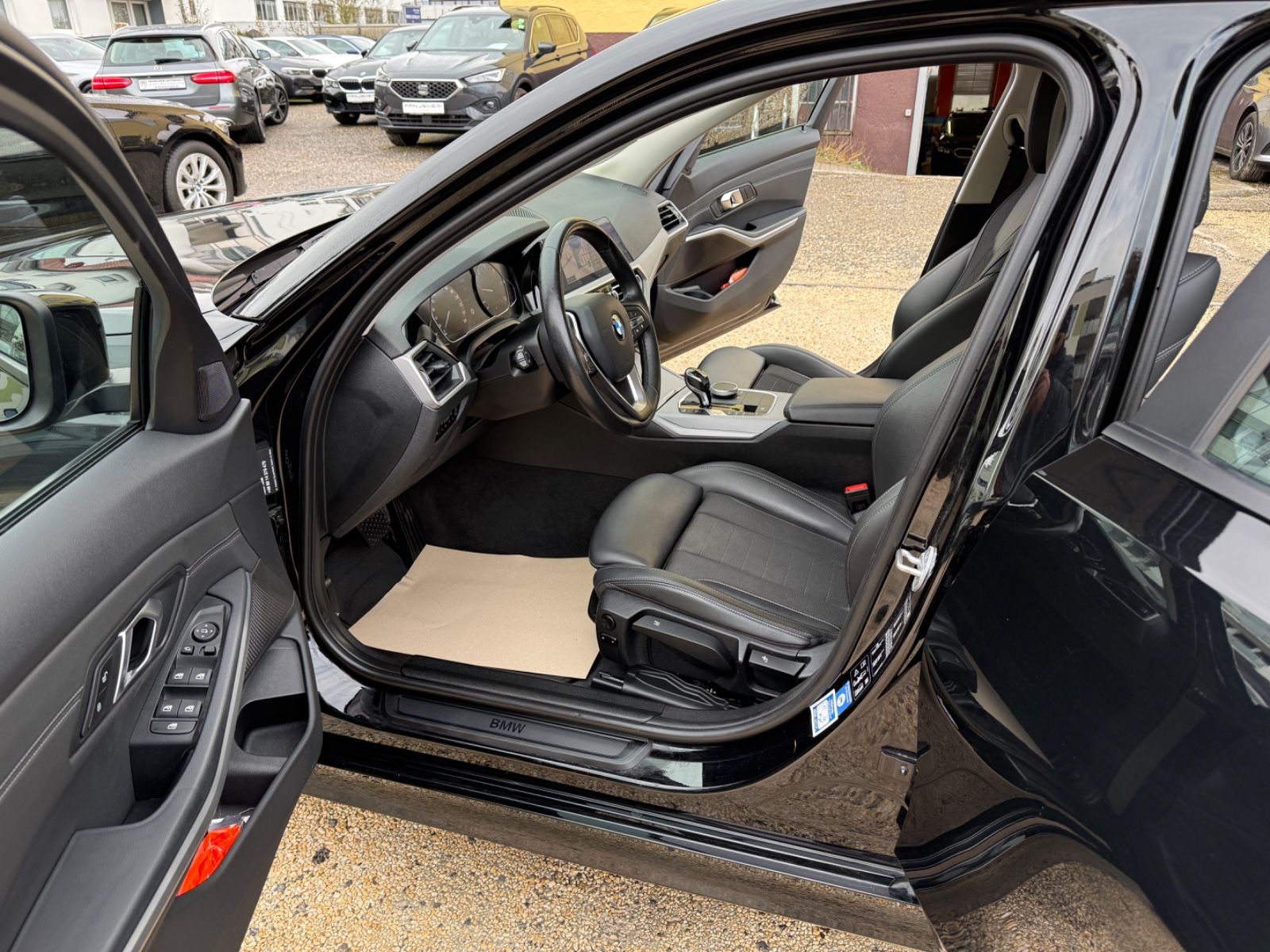 BMW 320d xDrive Lim Aut Leder LED Navi