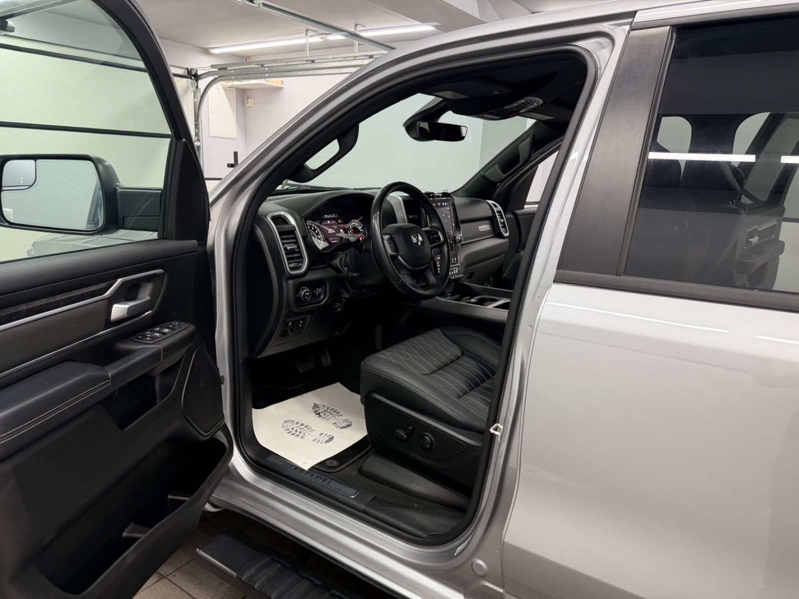Dodge RAM 1500 5.7 4x4 eTORQUE Bigh. Crew./12"Display/