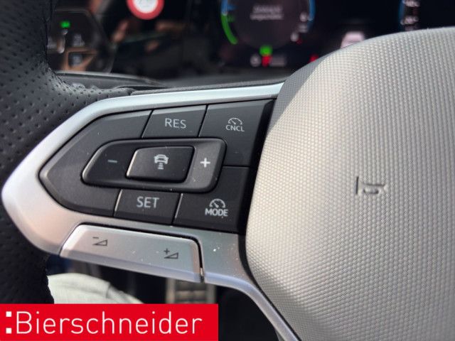 Volkswagen Golf 8 1.5 TSI DSG GTE Black AHK MATRIX PANO HuD