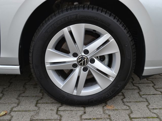 Volkswagen Golf VIII 1.5 TSI Life - Samsaru's Car Outlet