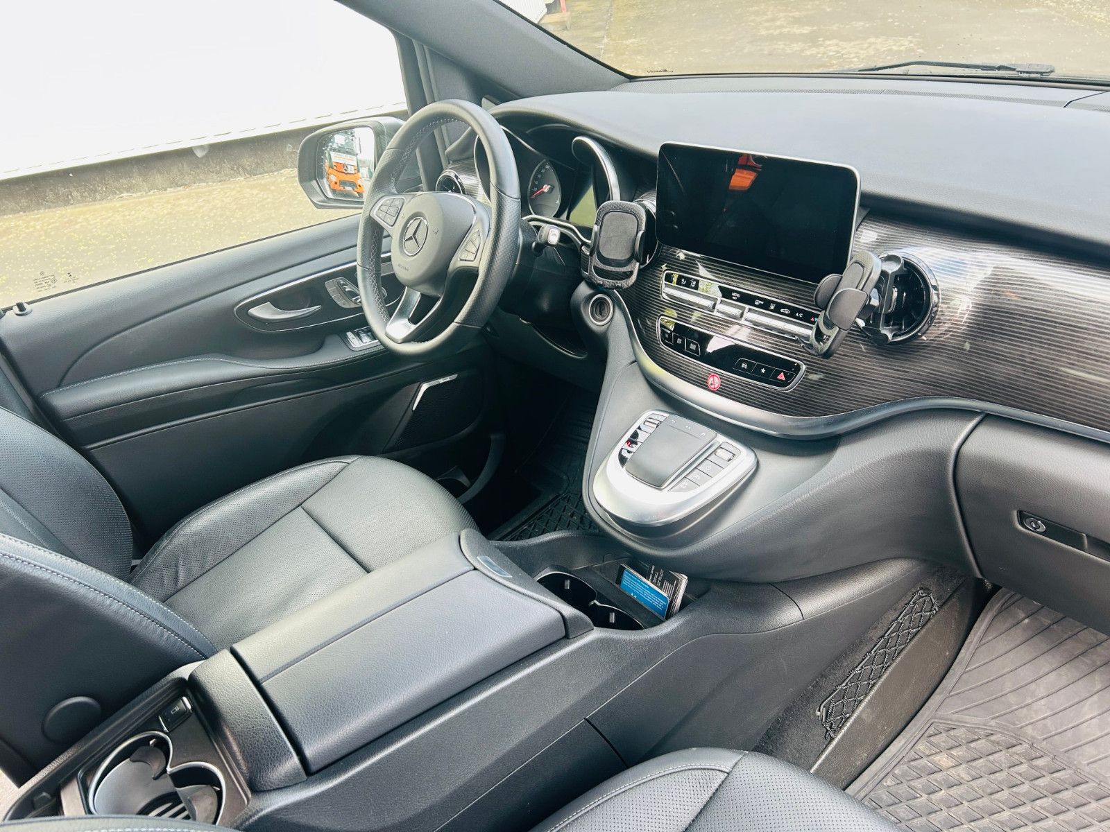 Mercedes-Benz V250 - Samsaru's Car Outlet