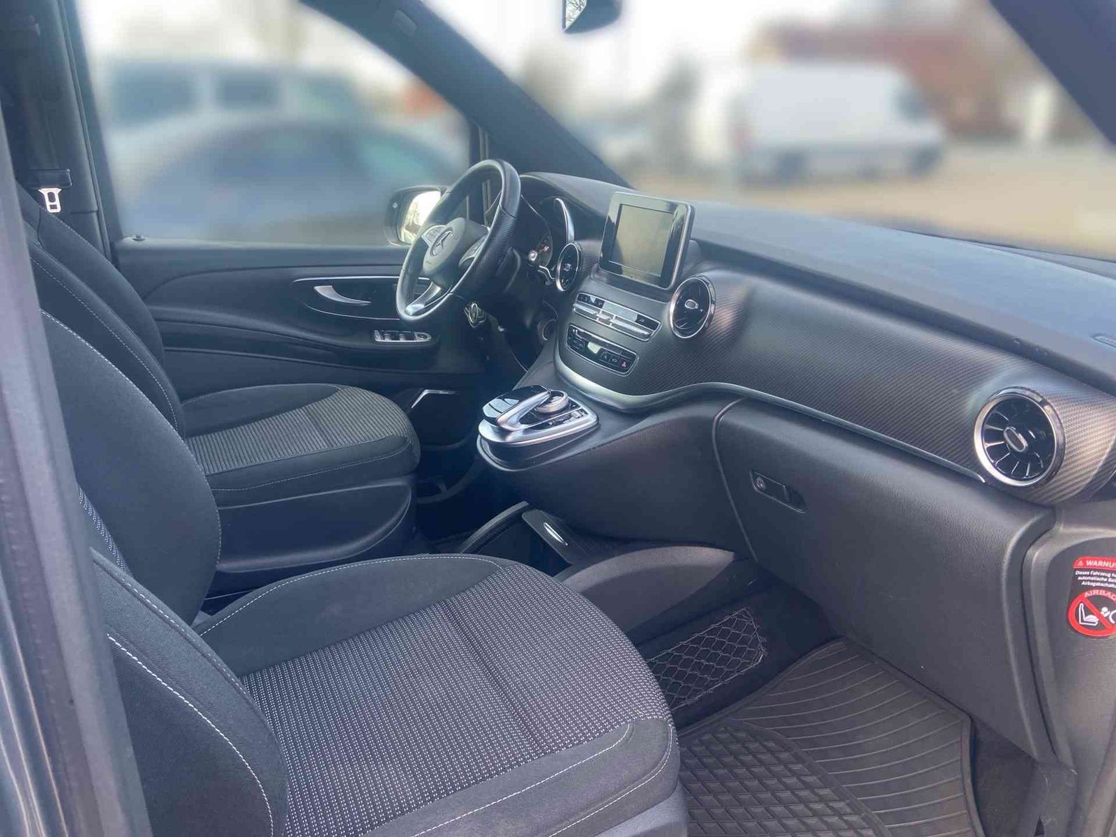Mercedes-Benz V 250 AMG Line - Samsaru's Car Outlet