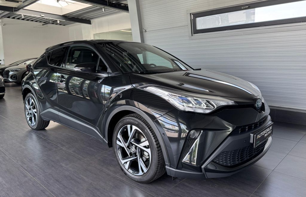 Toyota C-HR 1.8 Hybrid Team - Samsaru's Car Outlet