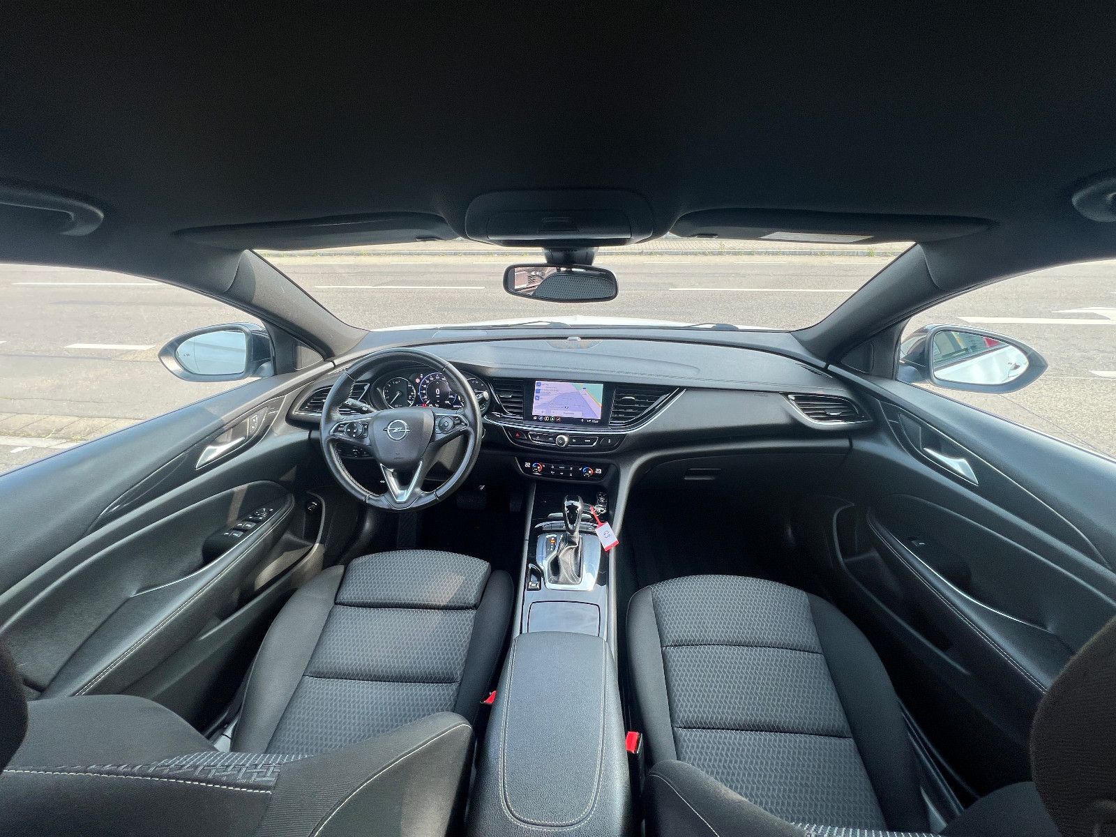 Opel Insignia B Sports Tourer Business - Samsaru's Car Outlet