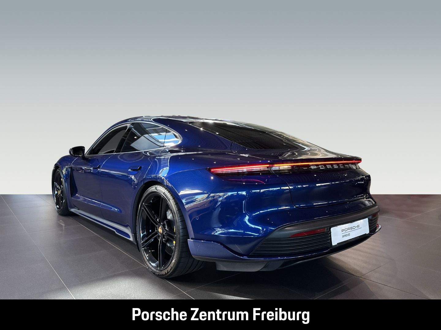 Porsche Taycan Turbo HA-Lenkung InnoDrive Head-Up BOSE