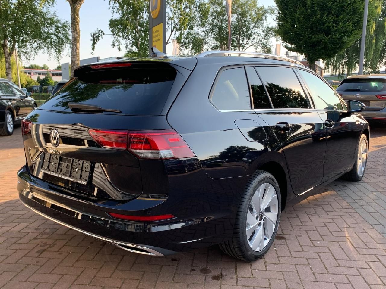 Volkswagen Golf VIII Variant 1.5 TSI OPF Style - Samsaru's Car Outlet