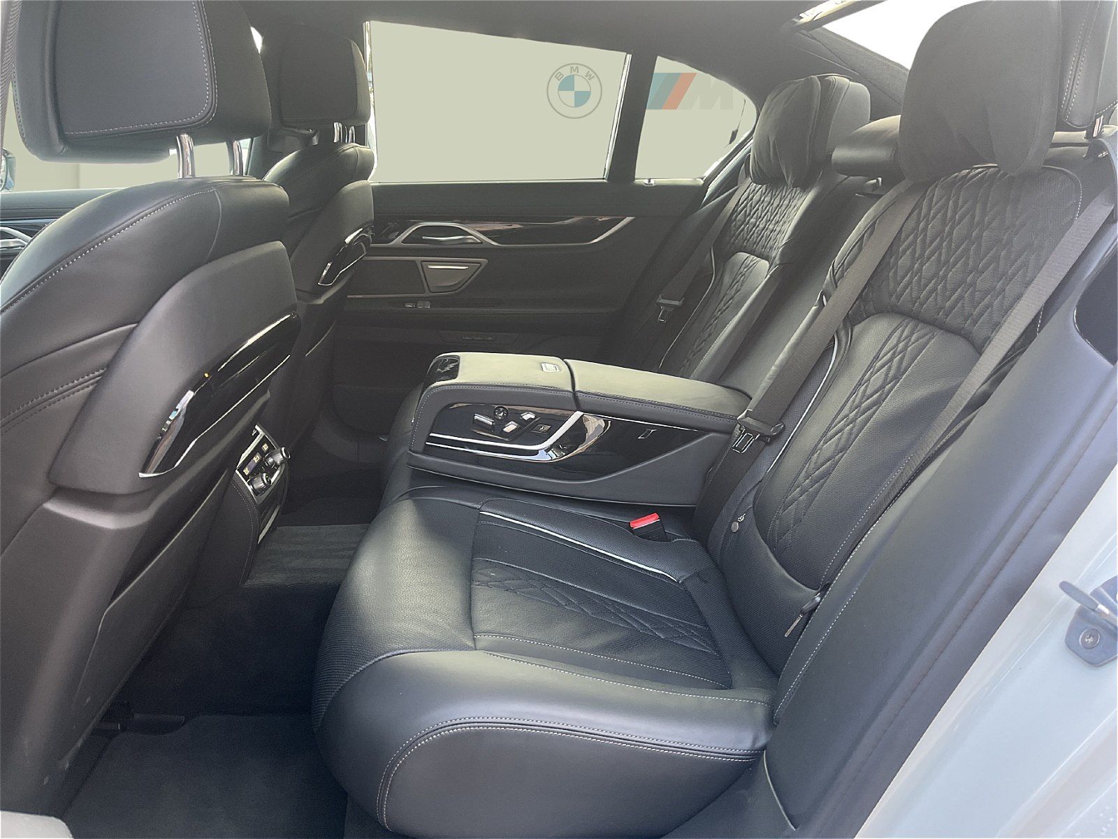 BMW 740d xDrive Limousine M Sportpaket Head-Up DAB