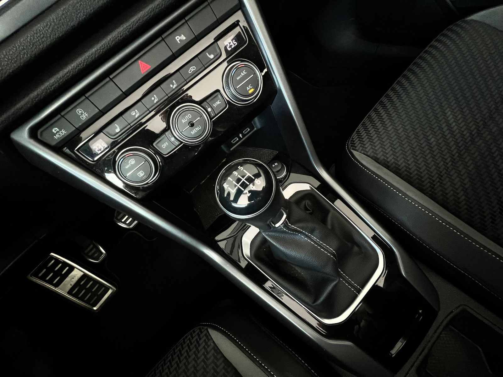Volkswagen T-Roc 1.5 TSI R-Line - Samsaru's Car Outlet