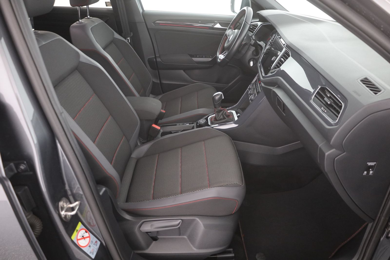 Volkswagen T-Roc 2.0 TSI 4Motion sport - Samsaru's Car Outlet