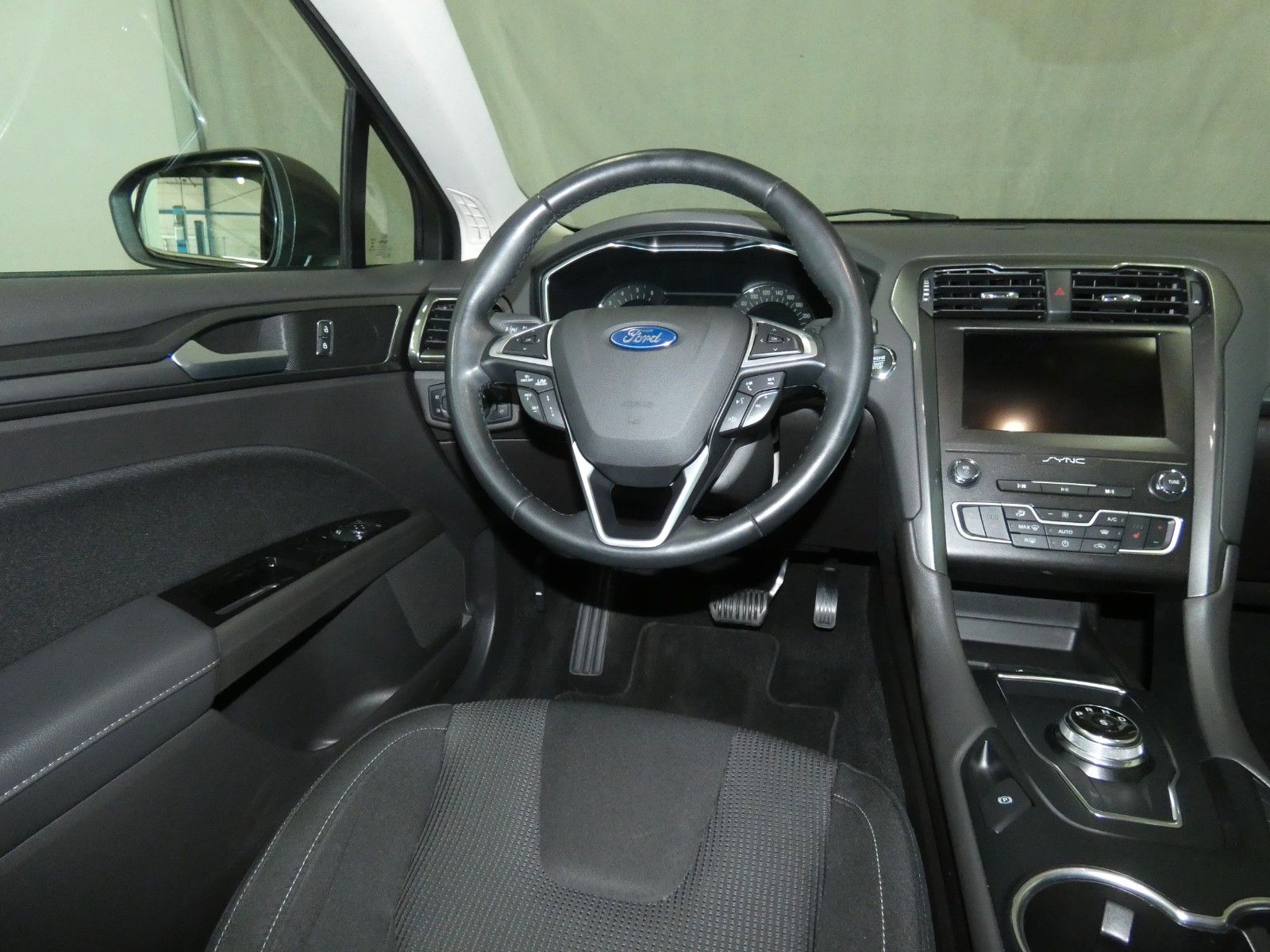 Ford Mondeo 2.0 Titanium - Samsaru's Car Outlet
