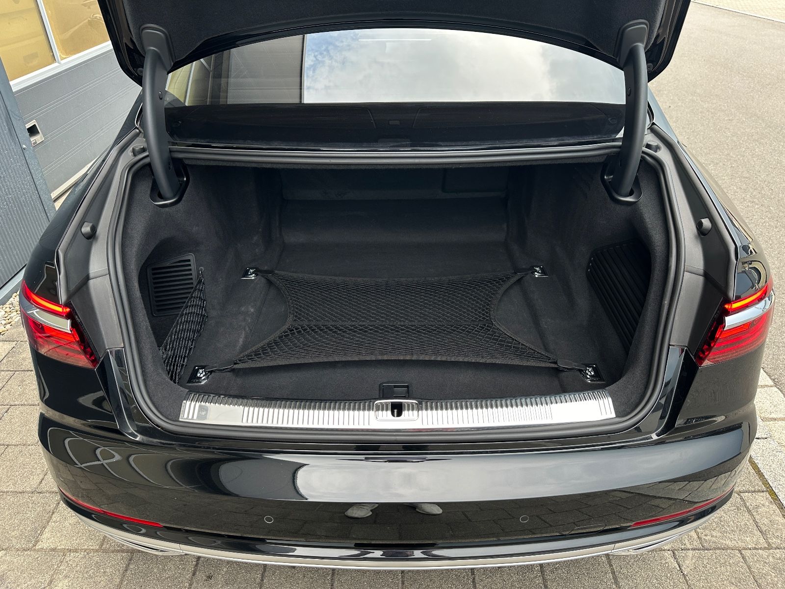 Audi A8 50 TDI SPORT - Samsaru's Car Outlet