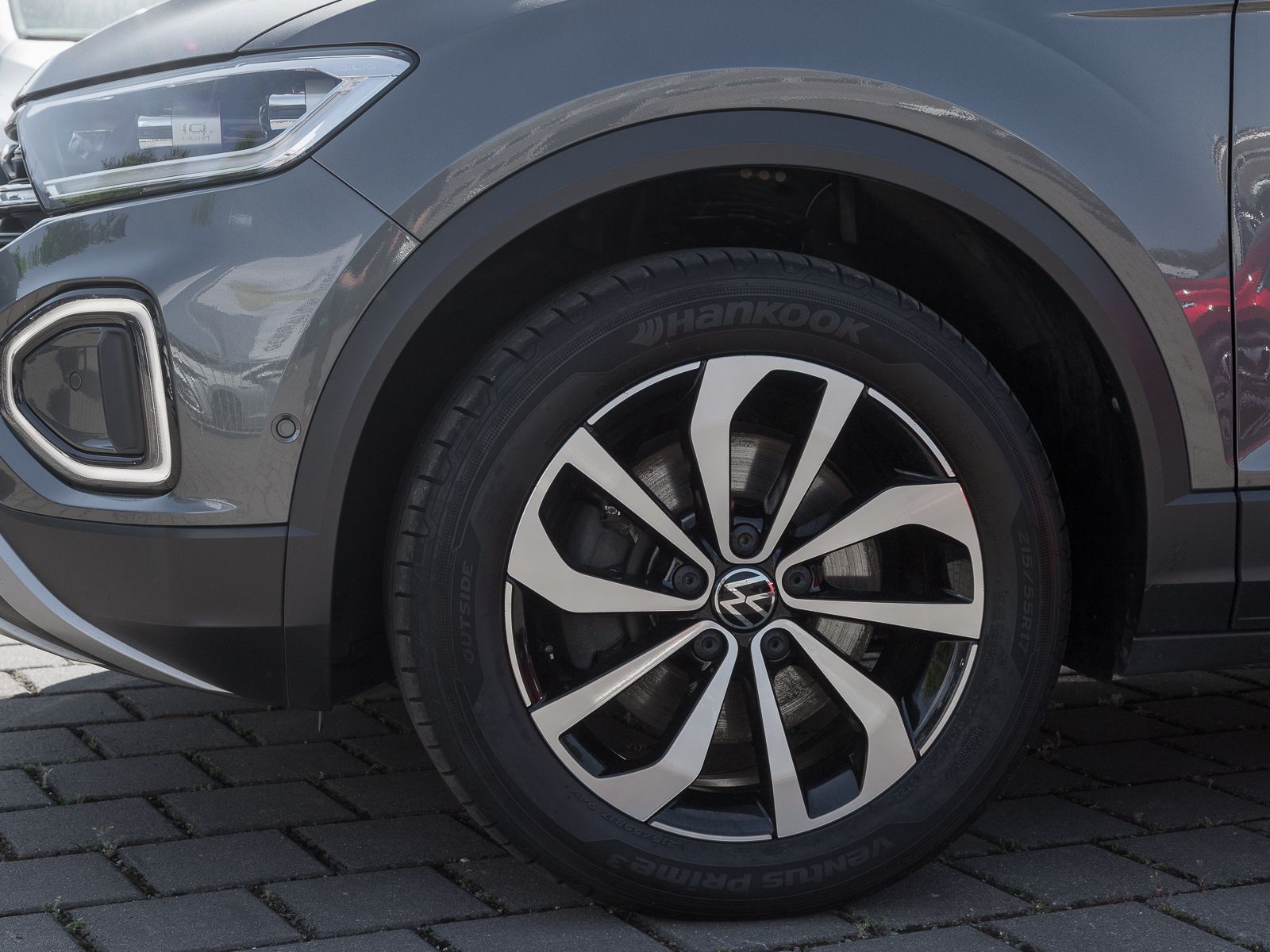Volkswagen T-Roc 2.0 TDI STYLE - Samsaru's Car Outlet