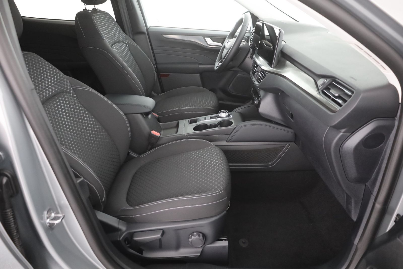 Ford Kuga 1.5 EB Titanium Aut. - Samsaru's Car Outlet