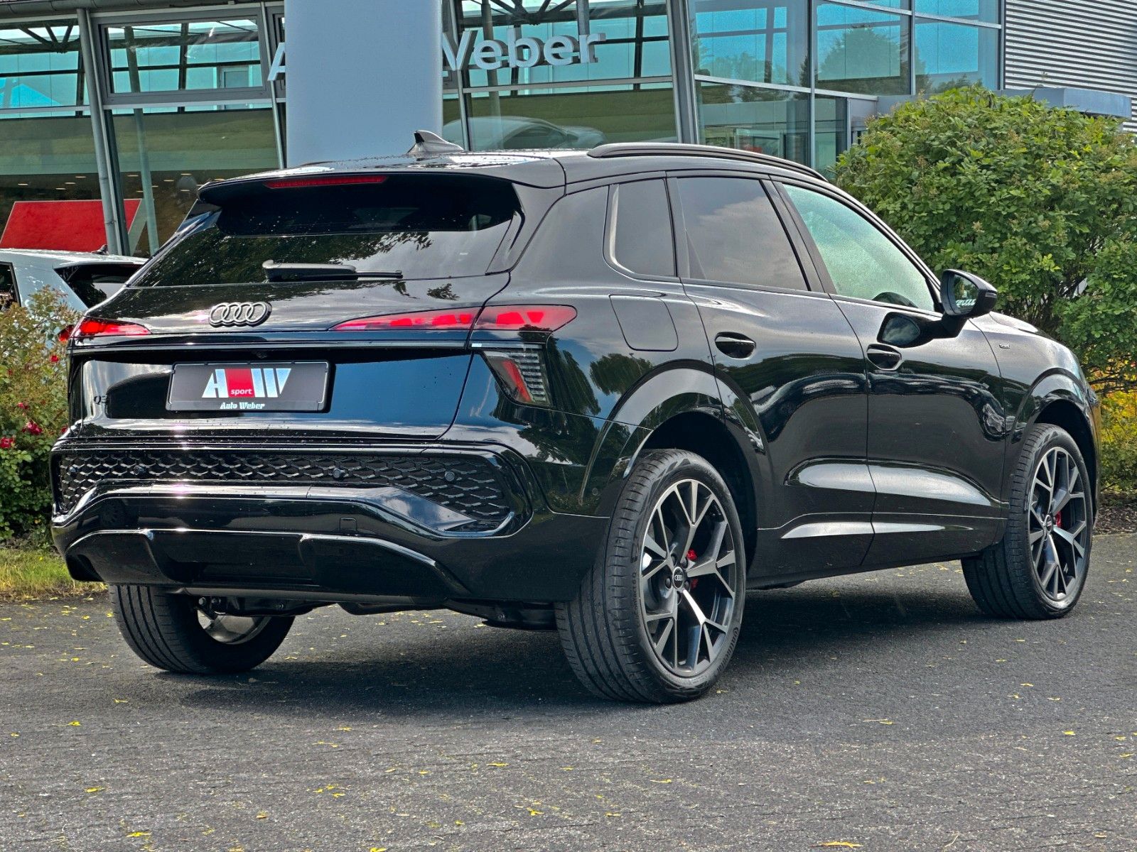 Audi Q3 SUV e-hybrid AHK S-LINE PANO TECH PRO MATRIX