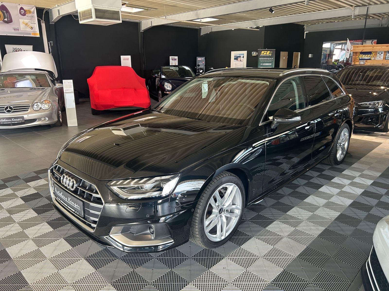 Audi A4 Avant 40 TFSI quattro advanced - Samsaru's Car Outlet