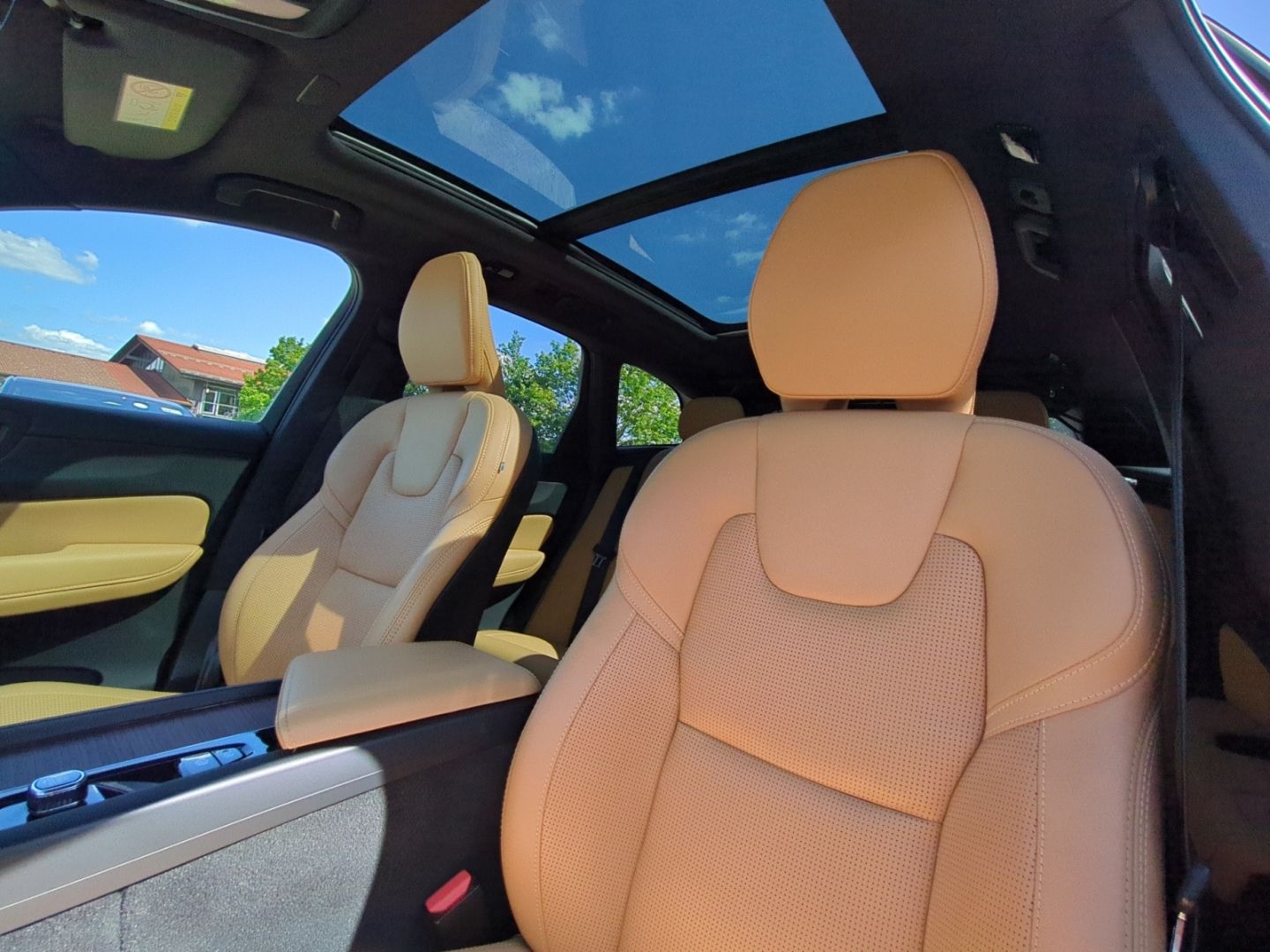 Volvo XC60 Ultimate Dark AWD HUD AD StandHZG Luftfeder