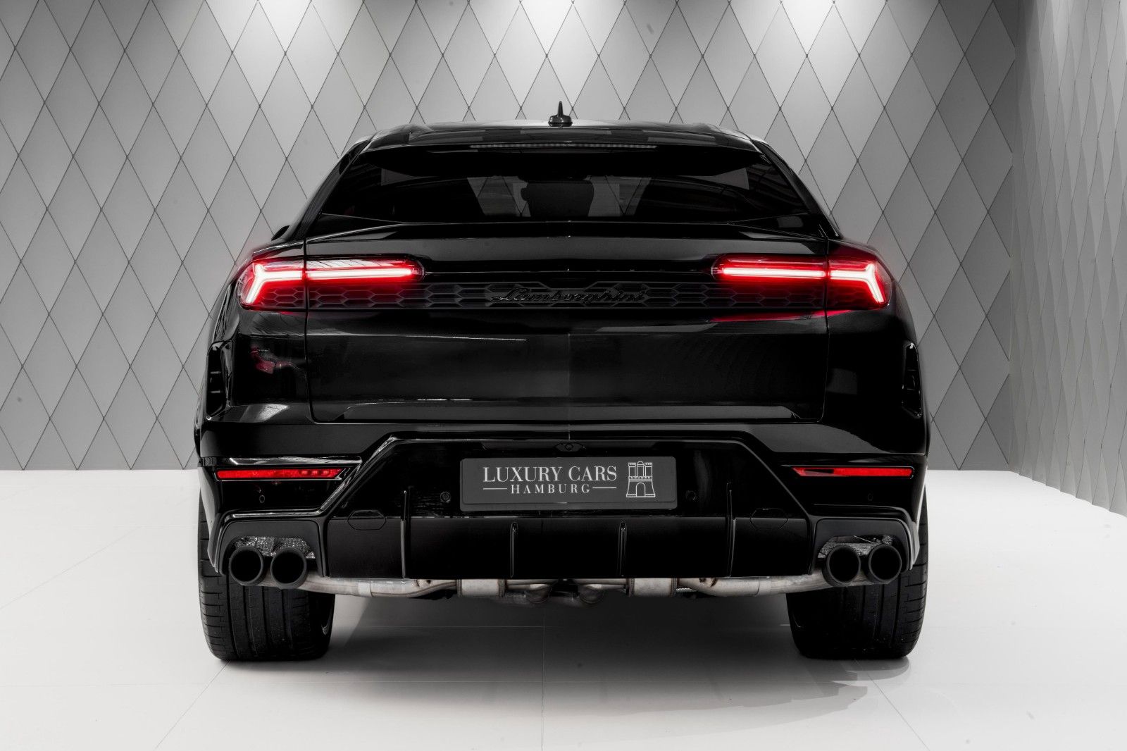 Lamborghini Urus 4.0 V8 PHEV SE Black - Samsaru's Car Outlet