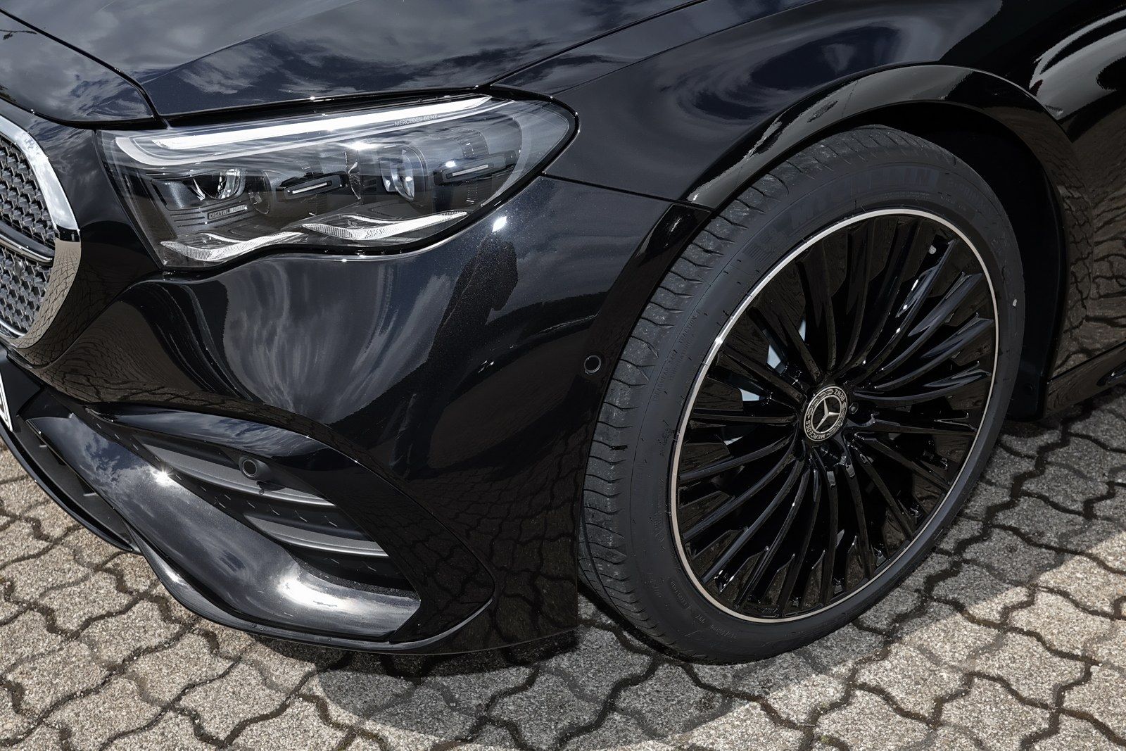 Mercedes-Benz E 450 d 4M T AMG MBUX+DIG-LED+360°+Pano+AHK+SHZ