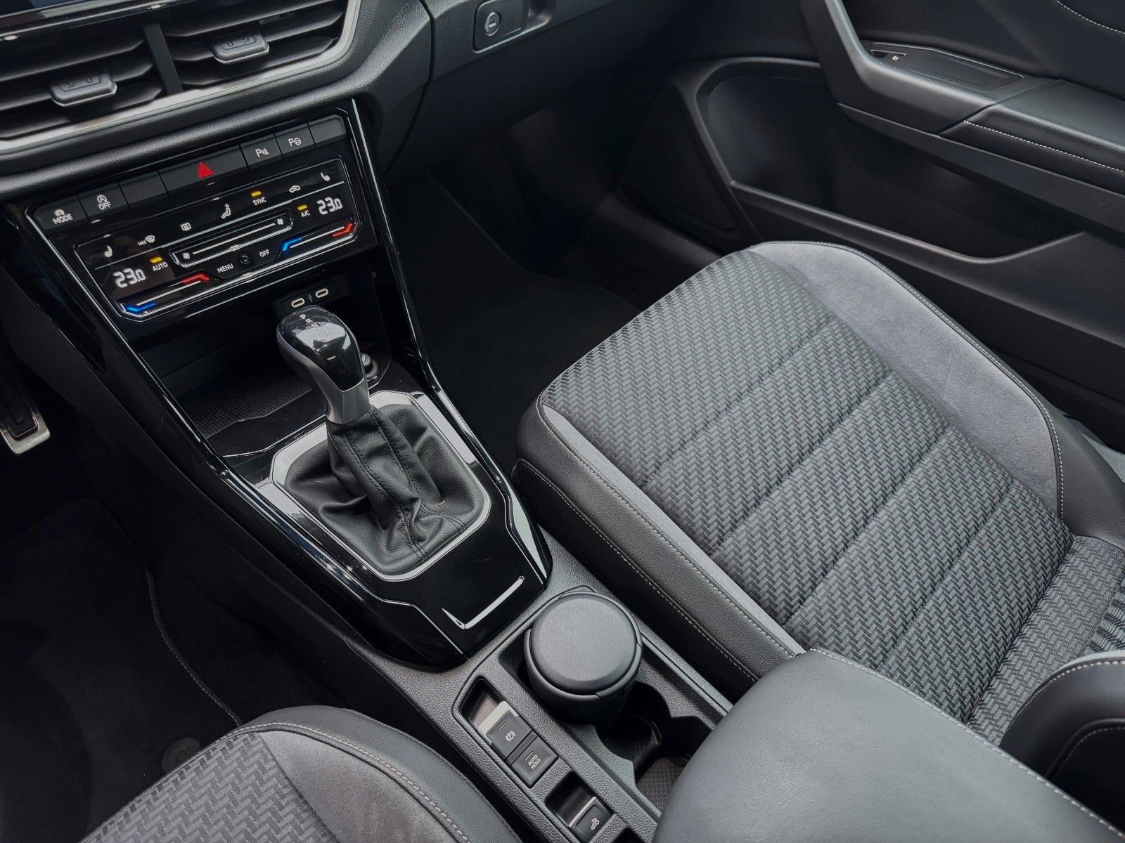 Volkswagen T-Roc R-Line - Samsaru's Car Outlet