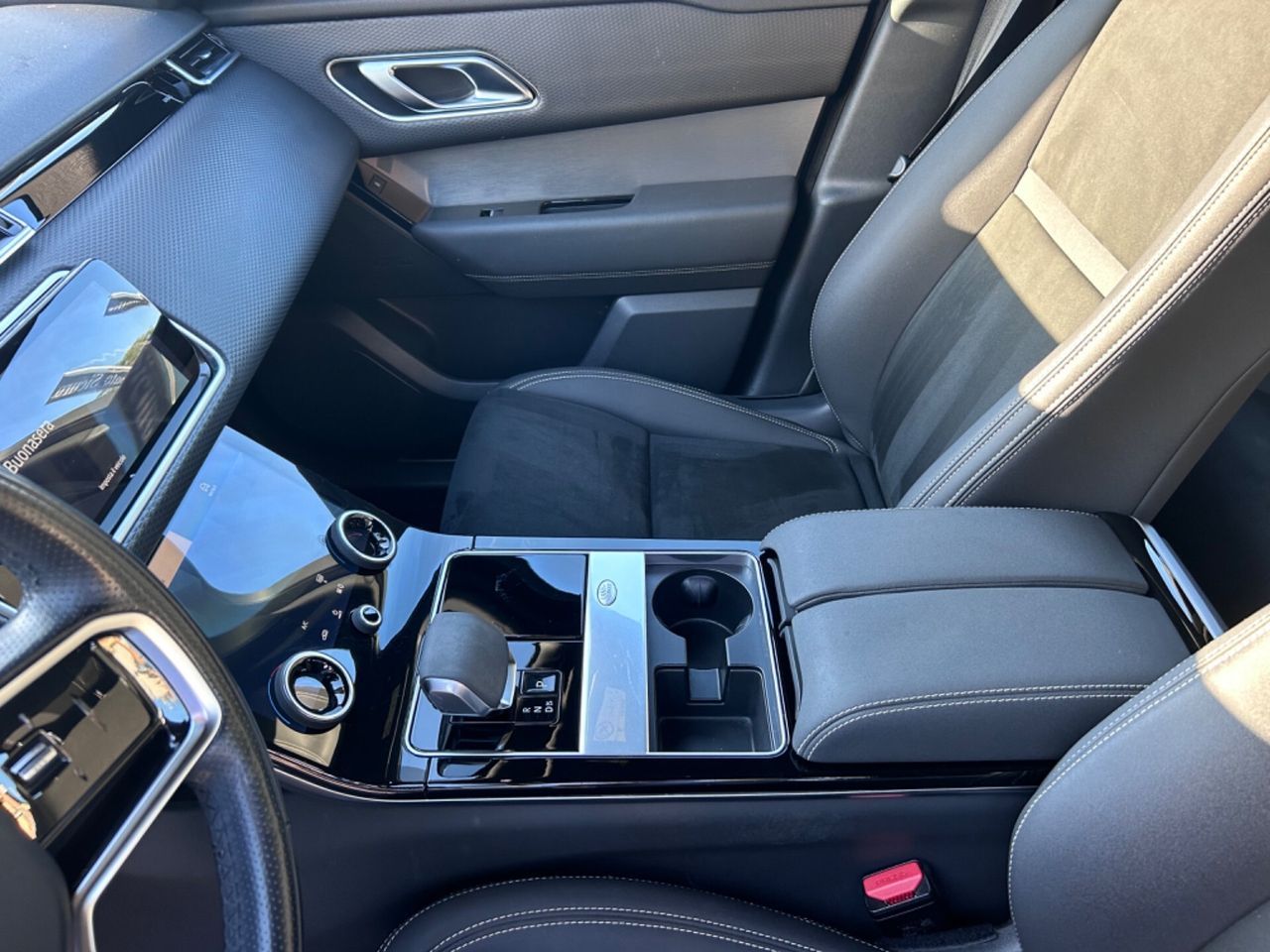 Range Rover Velar Range Rover Velar 2 - Samsaru's Car Outlet