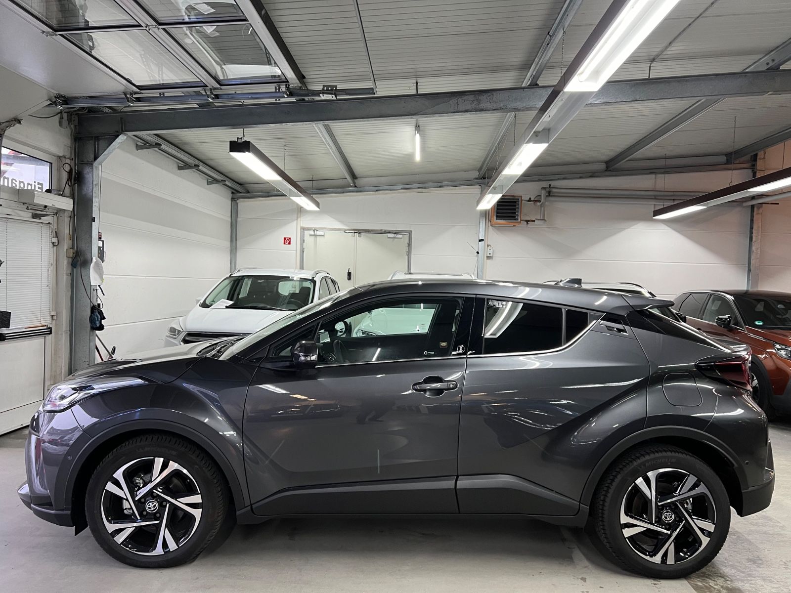 Toyota C-HR Hybrid - Samsaru's Car Outlet