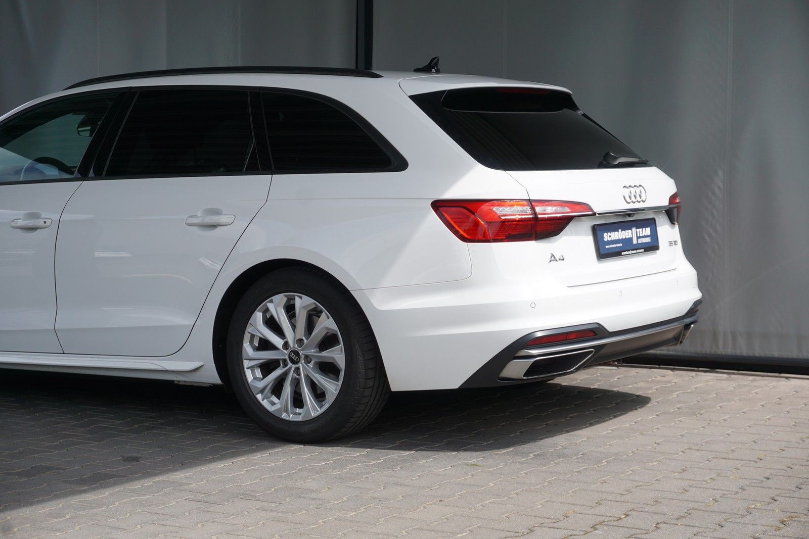 Audi A4 Avant 35 TDI S tronic advanced - Samsaru's Car Outlet