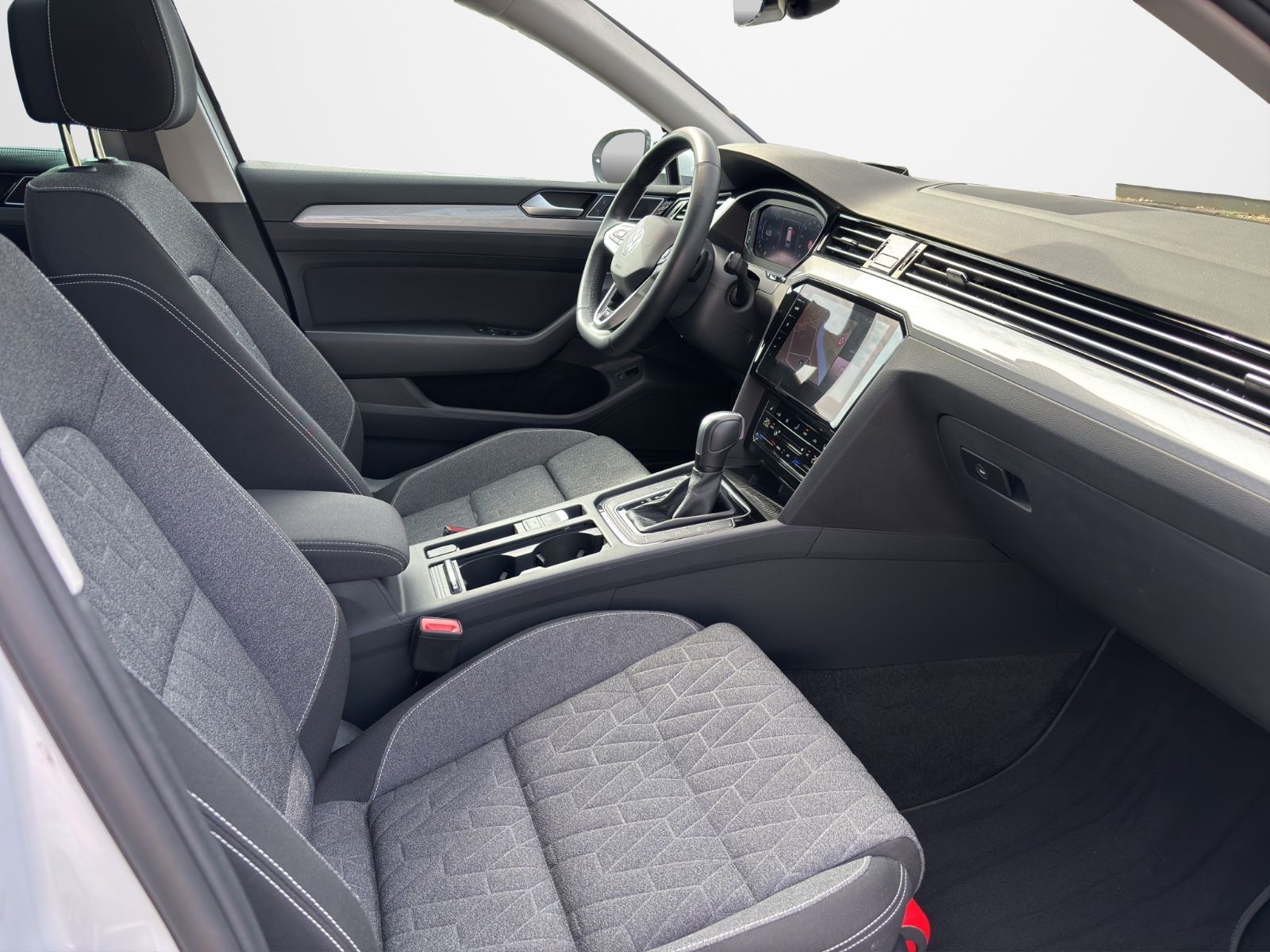 Volkswagen Passat Var. R Line - Samsaru's Car Outlet