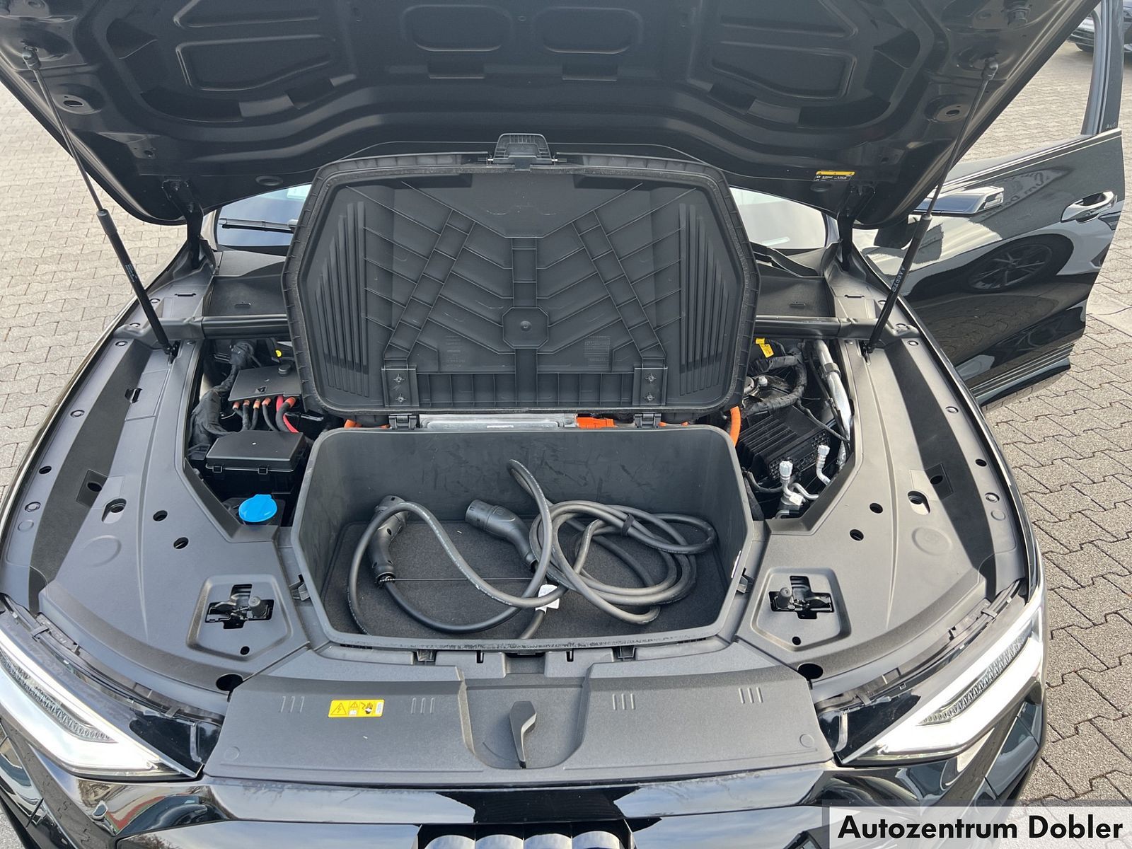 Audi Q8 Sportback e-tron S line 55 AHK Glasdach Navi
