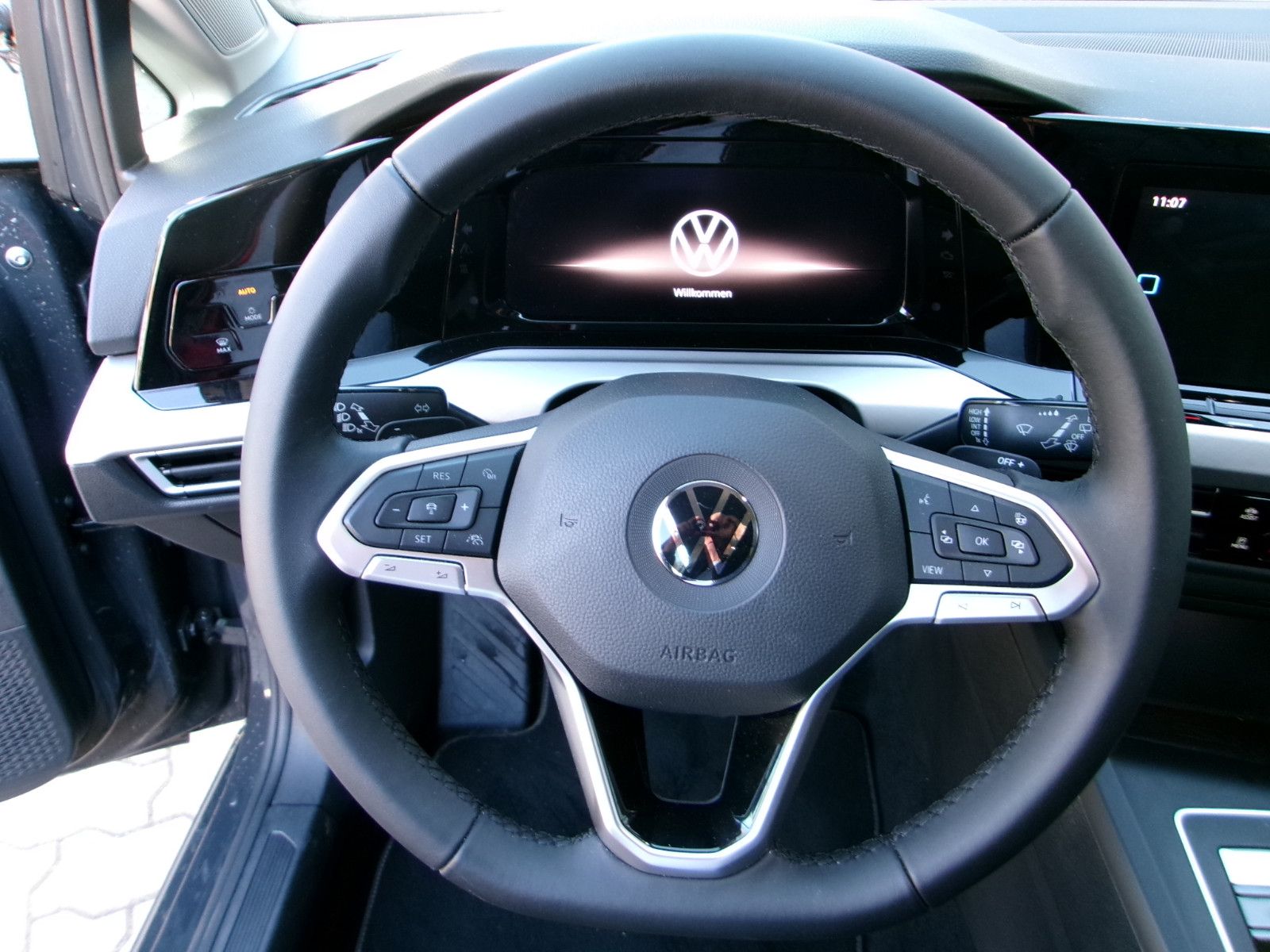Volkswagen Golf VIII Variant Life 1.5 eTSI - Samsaru's Car Outlet