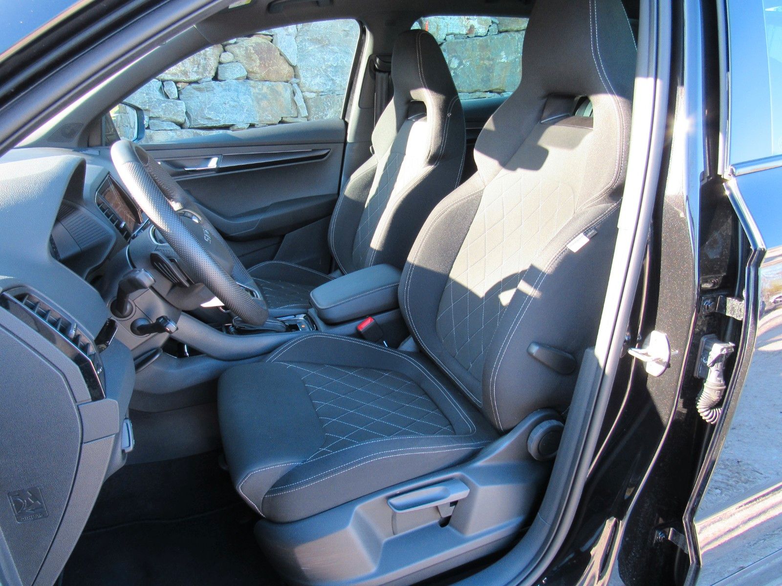 Skoda Karoq Sportline 1.5 TSI AHK 360° TRAVEL PANO